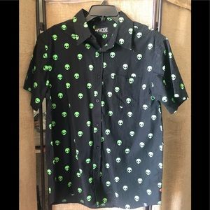 Men’s NWOT Alien short sleeved dress shirt L